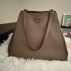 Tory Burch McGraw Bucket hobo style bag. Leather and suede.
